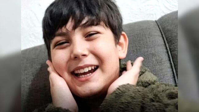 Segundo informações do boletim de ocorrência, a principal hipótese é de que o menino tenha escorregado na lona plástica