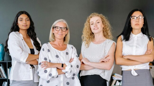 Elas são maioria no setor público, mas não no contracheque. O "abismo invisível" das gratificações ainda amplia a desigualdade salarial entre mulheres e homens