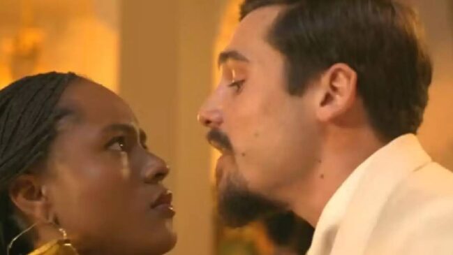 Lúcia/Alika abre o jogo com Tonho e explica que é casada com um homem violento