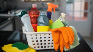 Especialistas alertam que misturar produtos sem orientação aumenta o risco de intoxicação