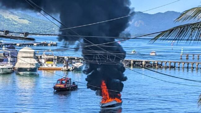 Equipes do Corpo de Bombeiros permanecem no local para controlar o incêndio
