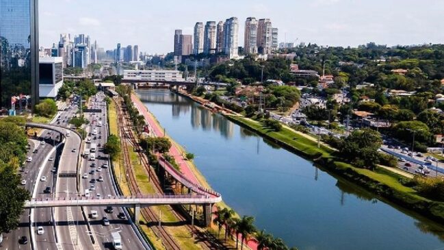 Entre os principais pontos afetados estão a pista expressa da Marginal Pinheiros, no sentido Castelo Branco