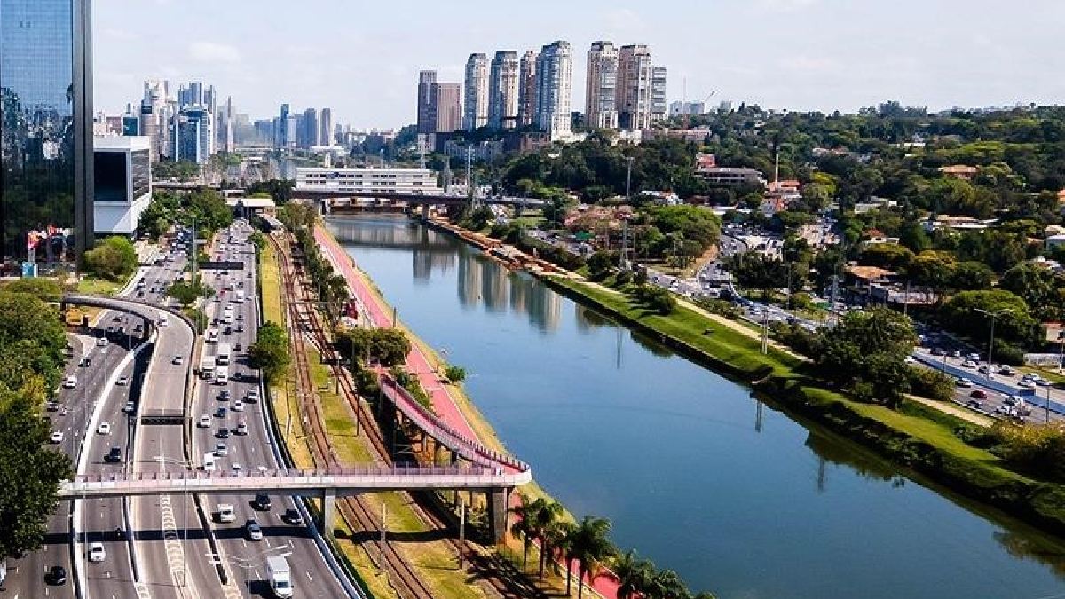 Entre os principais pontos afetados estão a pista expressa da Marginal Pinheiros, no sentido Castelo Branco