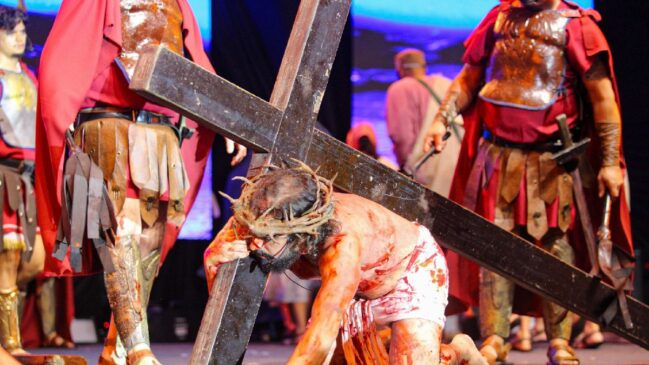 Em sua 67ª edição, evento contou com procissão que partiu do Santuário Santa Terezinha até o local da apresentação