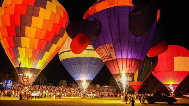 Durante os três dias de programação, o público poderá assistir a voos que transformam o céu em um verdadeiro show de cores