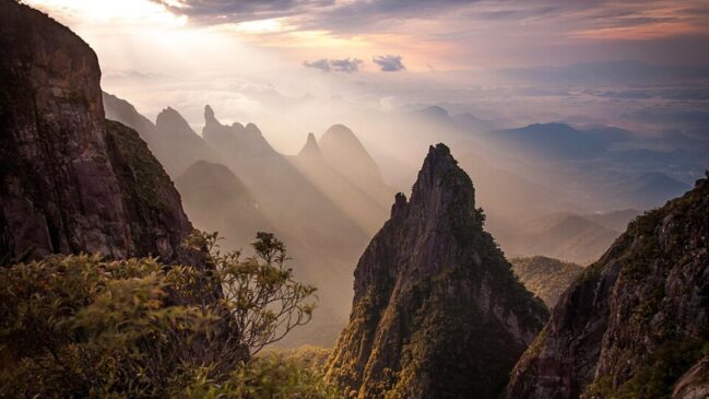 Unidade de conservação atravessa quatro municípios e recebe visitantes interessados em caminhadas, paisagens de altitude e contato direto com a natureza
