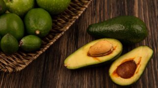 Pesquisas mostram que nutrientes presentes em itens simples da alimentação podem ajudar a equilibrar o humor e reduzir a tensão ao longo da semana