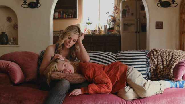 História gira em torno de Margô (Elle Fanning), uma jovem criativa e talentosa que se matricula em uma universidade local para investir em seu futuro