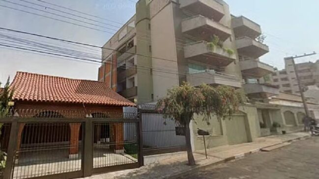 Muro foi erguido com 13,4 metros de altura e cerca de 6 metros de largura