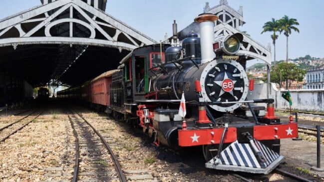 Ferrovia foi inaugurada em 28 de agosto de 1881 por Dom Pedro II
