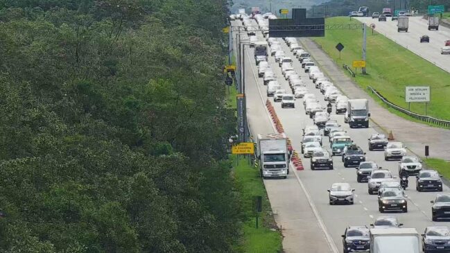  Ao todo, mais de 60 quilômetros de lentidão foram registrados, com destaque para a rodovia dos Imigrantes e trechos do Rodoanel Mário Covas