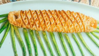Um dos kits traz salada de quinoa com vegetais grelhados, torta de alcachofra e o tradicional Beef Wellington