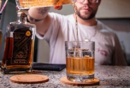 Bartenders criam drinques autorais para o duelo da Cachaça Trade Fair em São Paulo