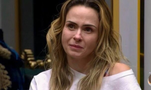 Ana Paula Renault viveu terror com fã e voltou do passado polêmico
