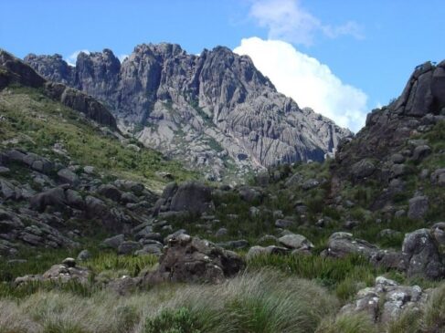 Parque Nacional do Brasil está localizado na divisa entre os estados do Rio de Janeiro, Minas Gerais e São Paulo, na Serra da Mantiqueira