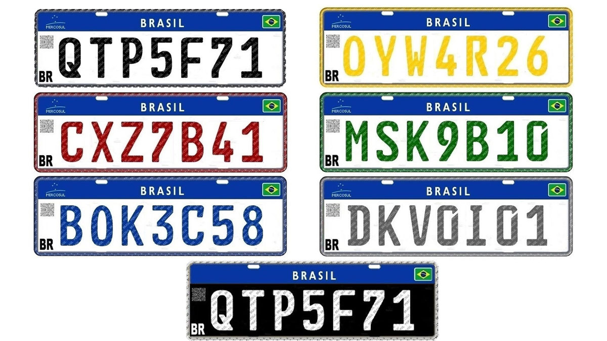 O fundo é sempre branco com uma faixa azul superior, com a cor das letras e da borda definindo a categoria do veículo/Reprodução