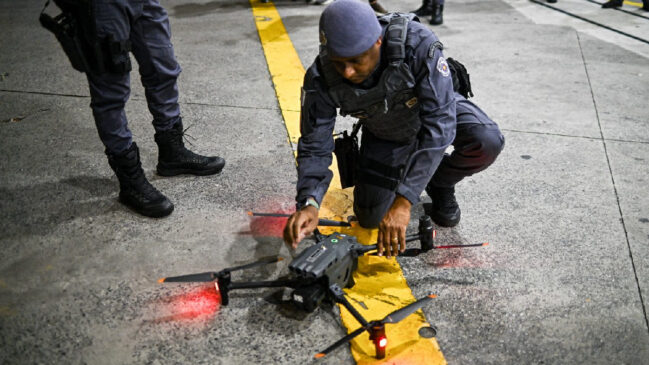 Os drones da Polícia Militar produzem imagens e vídeos que são transmitidos ao vivo para gabinetes de comando