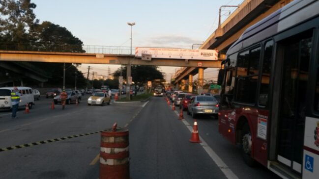 Estrada de Itapecerica já funcionou com faixa reversível e retomará medida nesta segunda