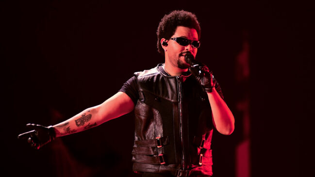 Antes de chegar à capital paulista, The Weeknd se apresentou no Estádio Nilton Santos, onde surpreendeu o público ao dividir o palco com Anitta