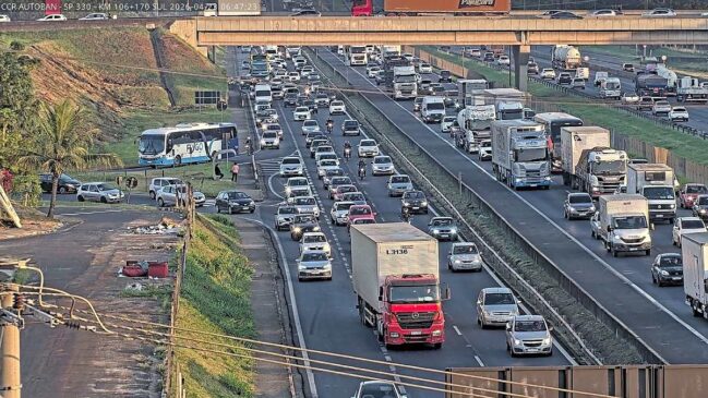 Trânsito carregado para os motoristas que acessam a cidade de São Paulo