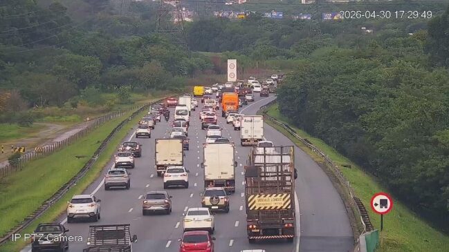 Como alternativa para a Ayrton Senna, os motoristas podem utilizar a rodovia Helio Smidt ou as avenidas de apoio nos bairros de Cumbica e Pimentas
