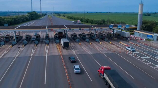 Praça de pedágio em rodovia do interior paulista na região noroeste do Estado