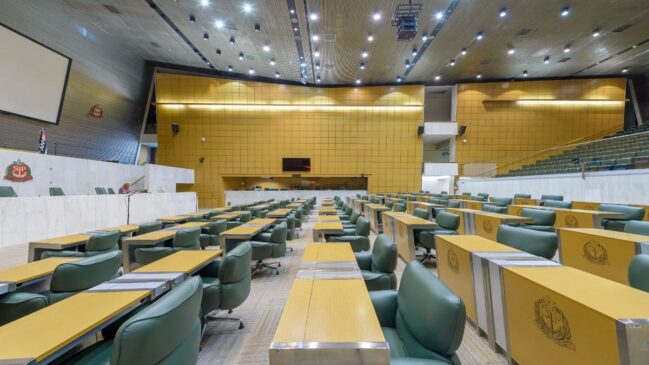 Moradores participam de debate sobre os riscos ambientais na região
