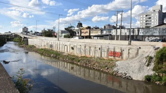 Obras de contenção avançam nas margens do Rio Tamanduateí em Santo André