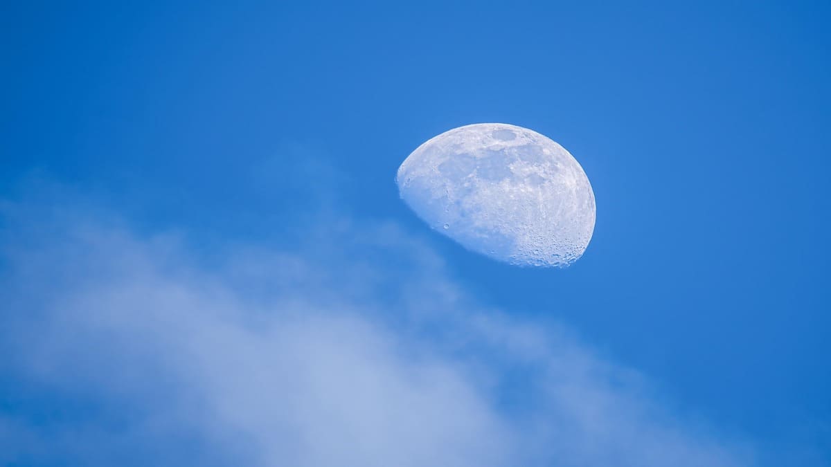 Lua azul é um fenômeno raro provocado por alterações na atmosfera