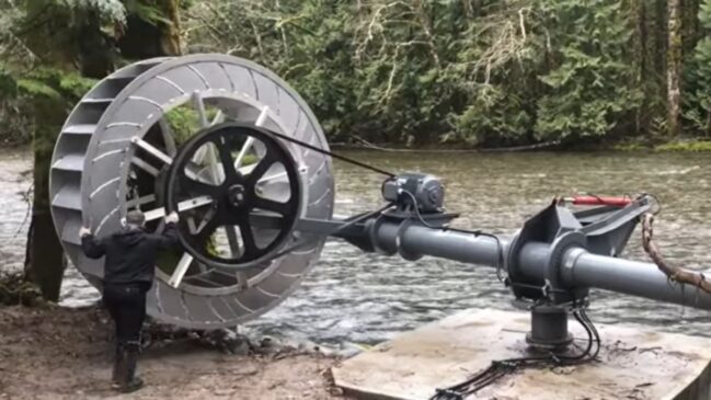 Aposentado construiu mini usina hidrelétrica
