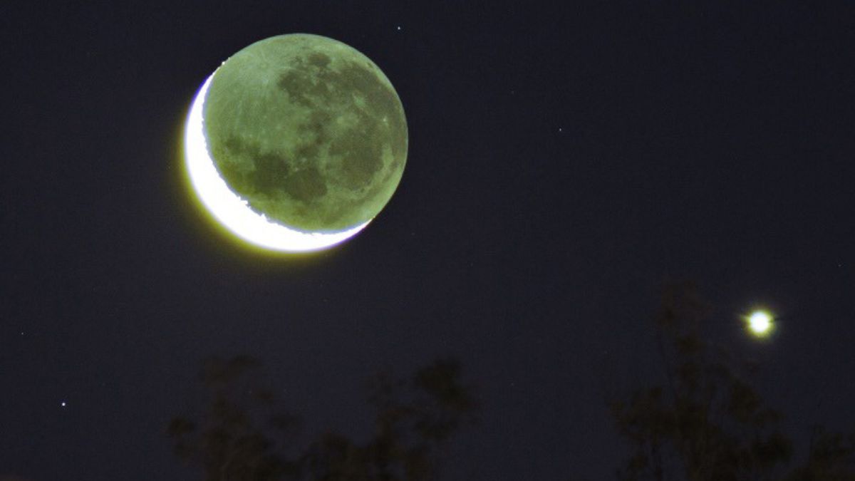 A Lua crescente e Vênus formam uma das combinações mais fáceis de reconhecer no céu sem equipamentos (Foto: Wikimedia Commons/Esteban J. Andrada)