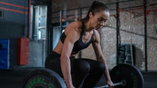 A rotina fitness deixou de ser apenas uma tendência estética e passou a fazer parte do cuidado diário de muitas mães