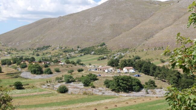 Em Abruzzo, um povoado medieval tenta atrair novos moradores com casa, dinheiro e apoio para negócios