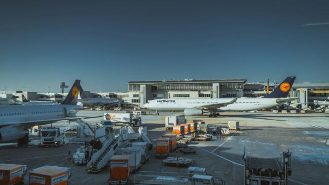 Fiscalização migratória mais rígida nos aeroportos europeus aumenta recusas de entrada e pressiona brasileiros que tentam permanecer no continente