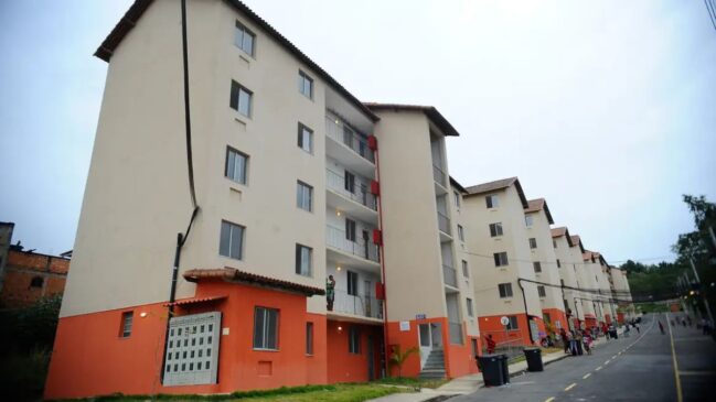 Programa Minha Casa, Minha Vida reserva vantagens exclusivas e amparo legal para garantir moradias seguras e adaptadas à crescente população idosa no Brasil.