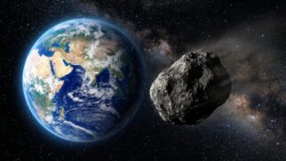 Ilustração mostra a órbita do asteroide 2026 JH2, que quebra recordes de proximidade ao passar a 91 mil km da Terra nesta segunda-feira. Não há risco de colisão.