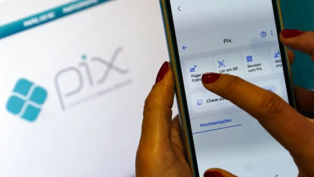 Cruzamento de dados bancários em tempo real exige que o contribuinte seja minucioso ao declarar recebimentos via Pix em 2026
