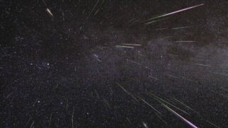 Espetáculo ocorre quando a Terra cruza a trilha de partículas deixadas pelo cometa
