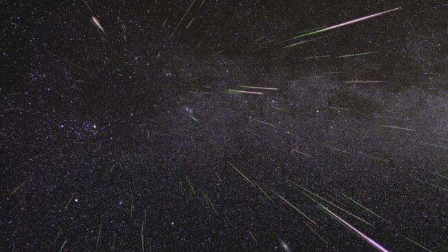 Espetáculo ocorre quando a Terra cruza a trilha de partículas deixadas pelo cometa