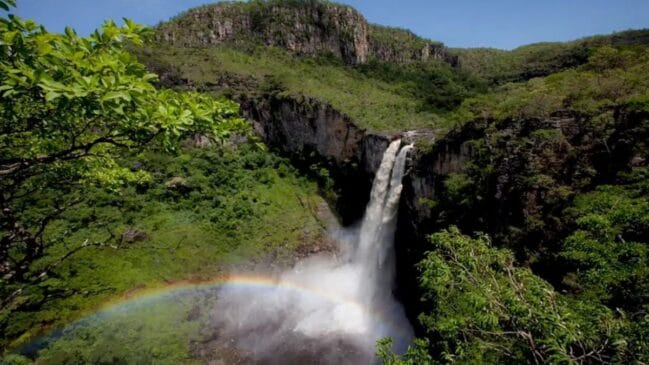 O ecoturismo e a preservação de quedas d'água icônicas são a base da economia sustentável que moradores temem perder para a mineração. Divulgação/ICMBio