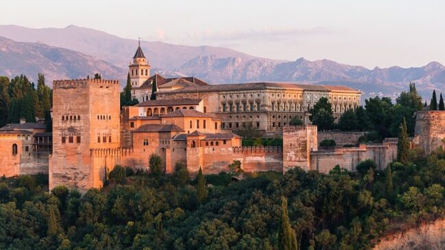 Segundo o estudo, cerca de 72 milhões de turistas visitam a Espanha todos os anos
