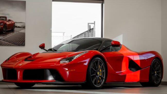 Para quem se imagina tendo uma vida luxuosa ao ganhar na loteria, as opções são dignas de cinema, como comprar 50 Ferraris