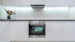 Entender como a gaveta do seu forno foi projetada pode economizar energia, louça e estresse na cozinha.