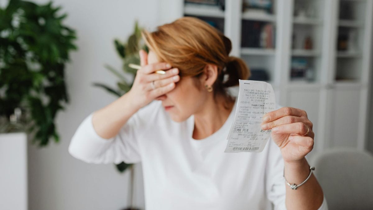 O programa Desenrola Brasil passou a permitir o uso parcial do FGTS para renegociação de dívidas (Foto: Karola G, Pexels)