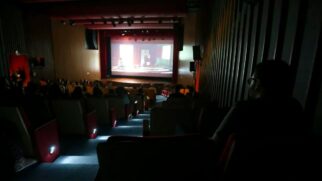Com o cinema nacional em alta, conheça sete filmes que mergulham nos bastidores políticos e nas contradições de Brasília.