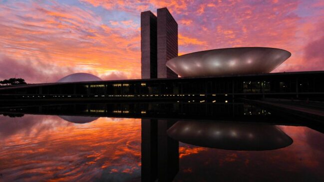 Um dos pontos mais sensíveis aprovados prevê que o empregado de estatal poderá, em casos específicos, continuar trabalhando após a aposentadoria compulsória Foto: Agência Senado
