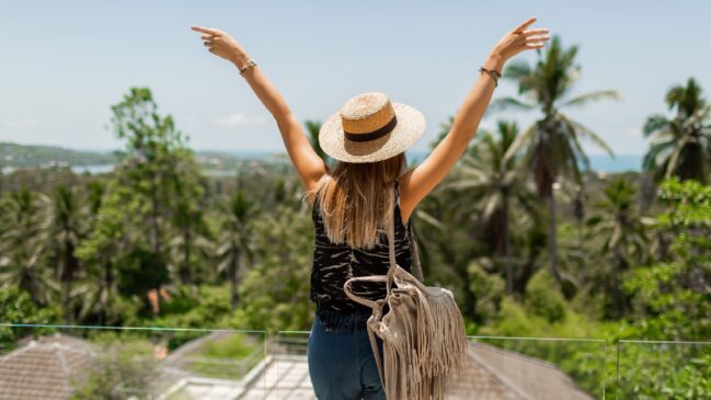 Ao sair da rotina, o corpo humano tende a abandonar o funcionamento automático e aproveitar a viagem