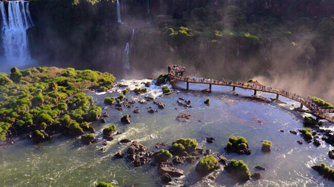 Turismo ecológico cresce no país e impulsiona visitas em destinos naturais famosos e áreas preservadas gigantescas