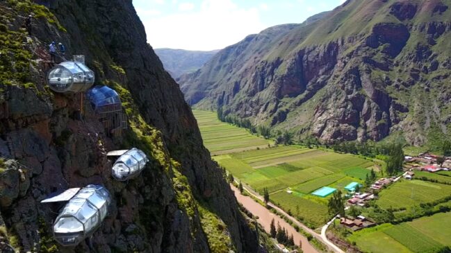 Situado a cerca de uma hora e meia de Cusco, o hotel desafia os limites do conforto