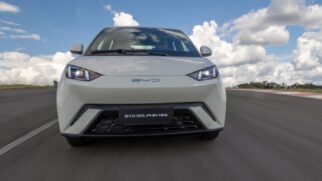 A BYD também é líder nos híbridos, com 8.049 unidades e 31,01% de participação, à frente da Toyota